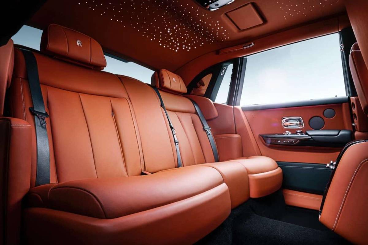 ¡Jennifer López y Cristiano Ronaldo tienen uno! Así es el Rolls-Royce Ghost, el último lujito de Teófimo López