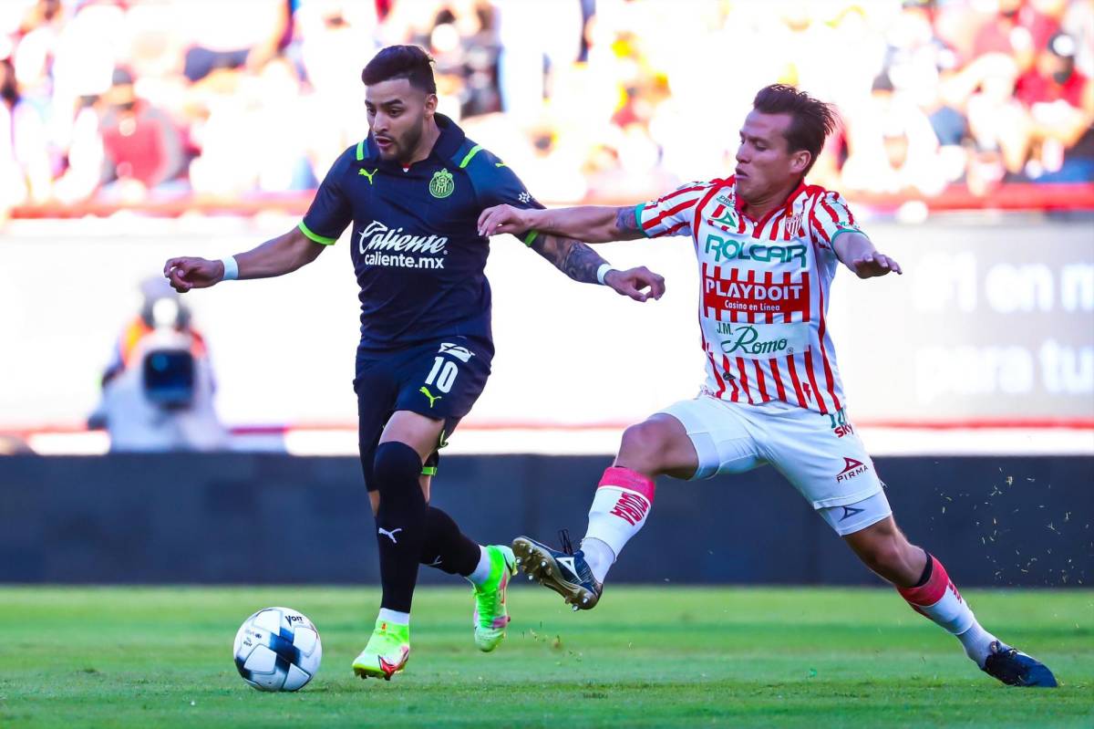 Guadalajara logra el cuarto triunfo consecutivo en la liga mexicana tras vencer a Necaxa