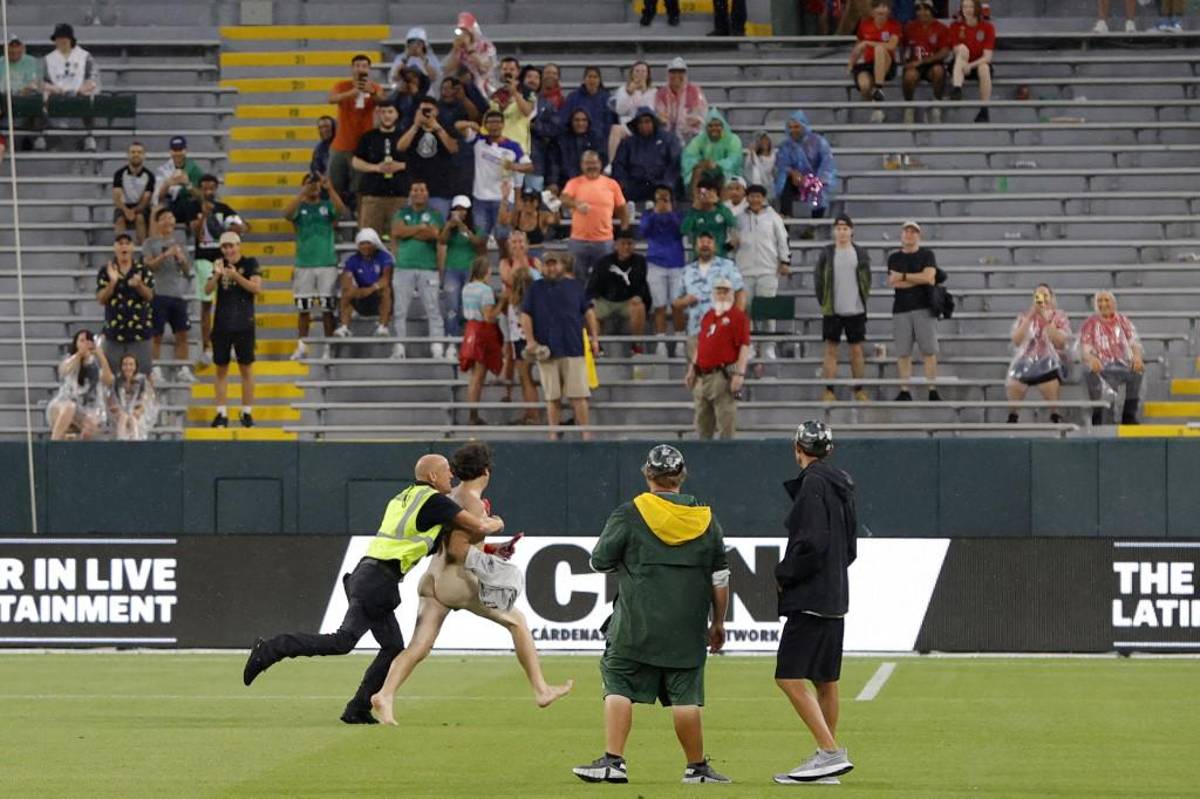 NO SE VIO EN TV: La verdadera melena de Haaland, el consejero y el intruso que entró sin ropa en el Manchester City-Bayern Múnich
