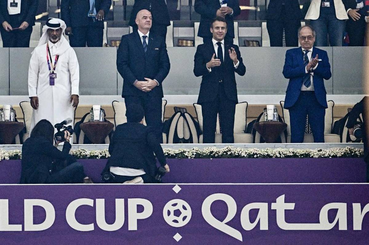 El tremendo gesto de Mbappé, Hakimi y Ziyech destrozados; el que fue sacado del estadio y el festejo del presidente de Francia