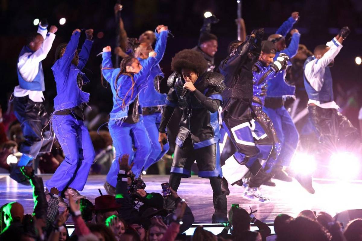 FOTOS: Usher y su espectacular ‘half-time show’ en el Super Bowl; los invitados estrellas y el regalo especial