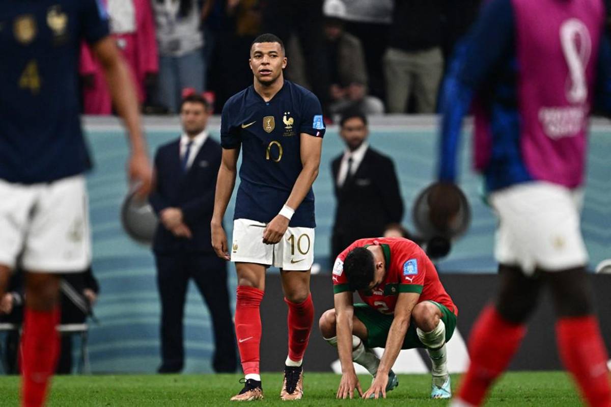 El tremendo gesto de Mbappé, Hakimi y Ziyech destrozados; el que fue sacado del estadio y el festejo del presidente de Francia