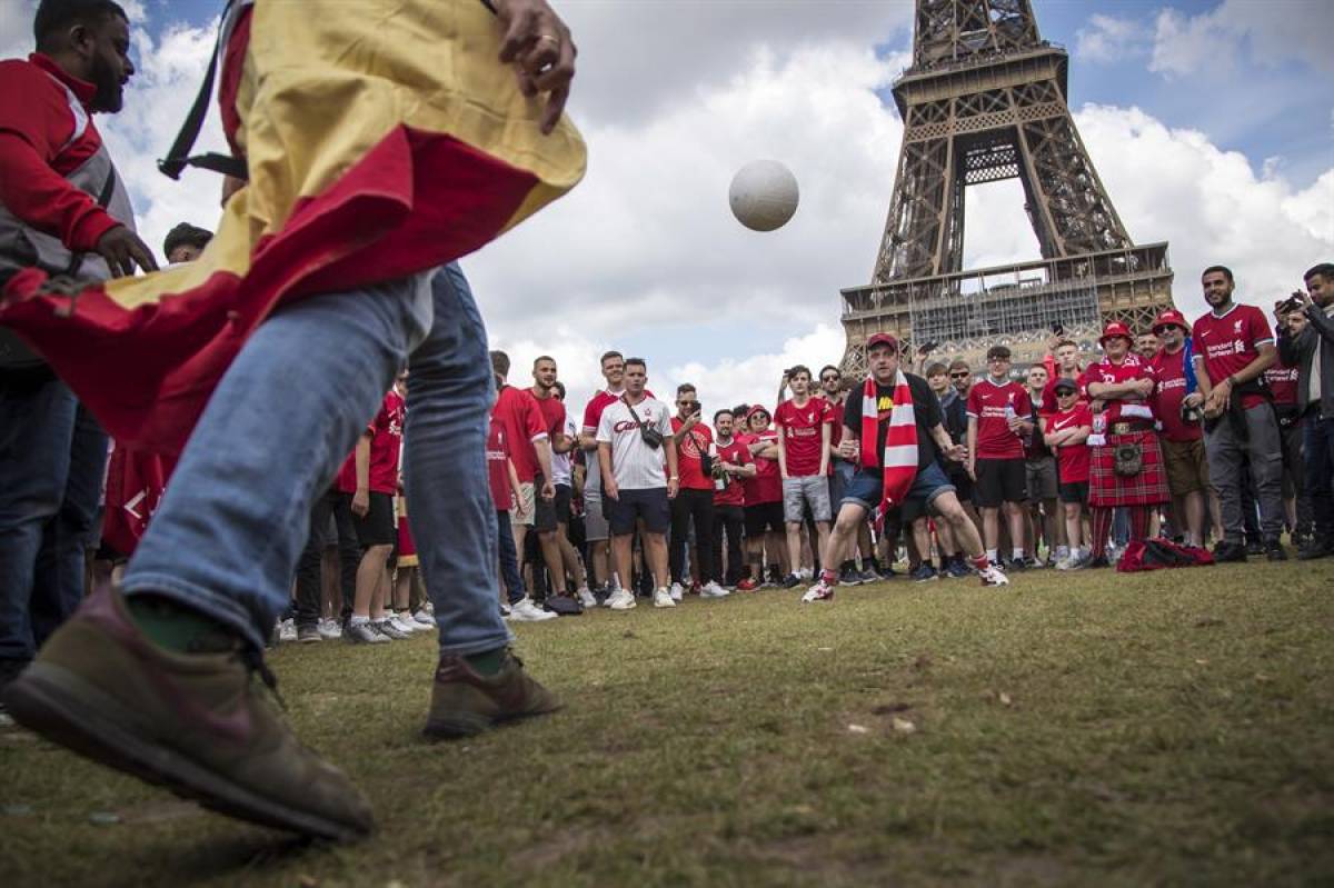 Ambientazo en París por la gran final de la Champions League; los ‘recaditos’ de la afición del Real Madrid para Mbappé