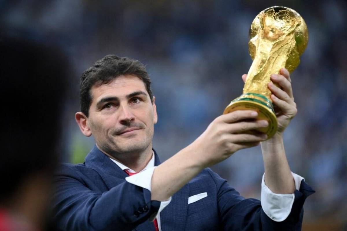 Destapan el sueldo que ganaban Iker Casillas y Andrés Iniesta por comentar el Mundial de Qatar