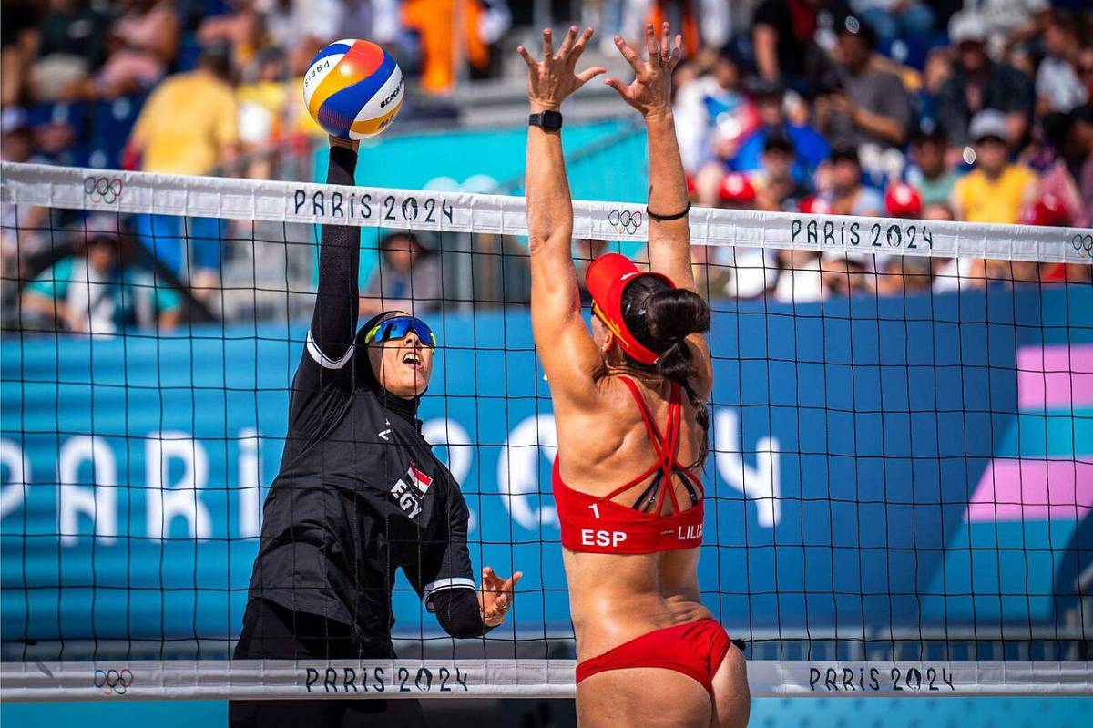 El llamativo contraste de la vestimenta en el voleibol de playa en los Juegos Olímpicos París 2024