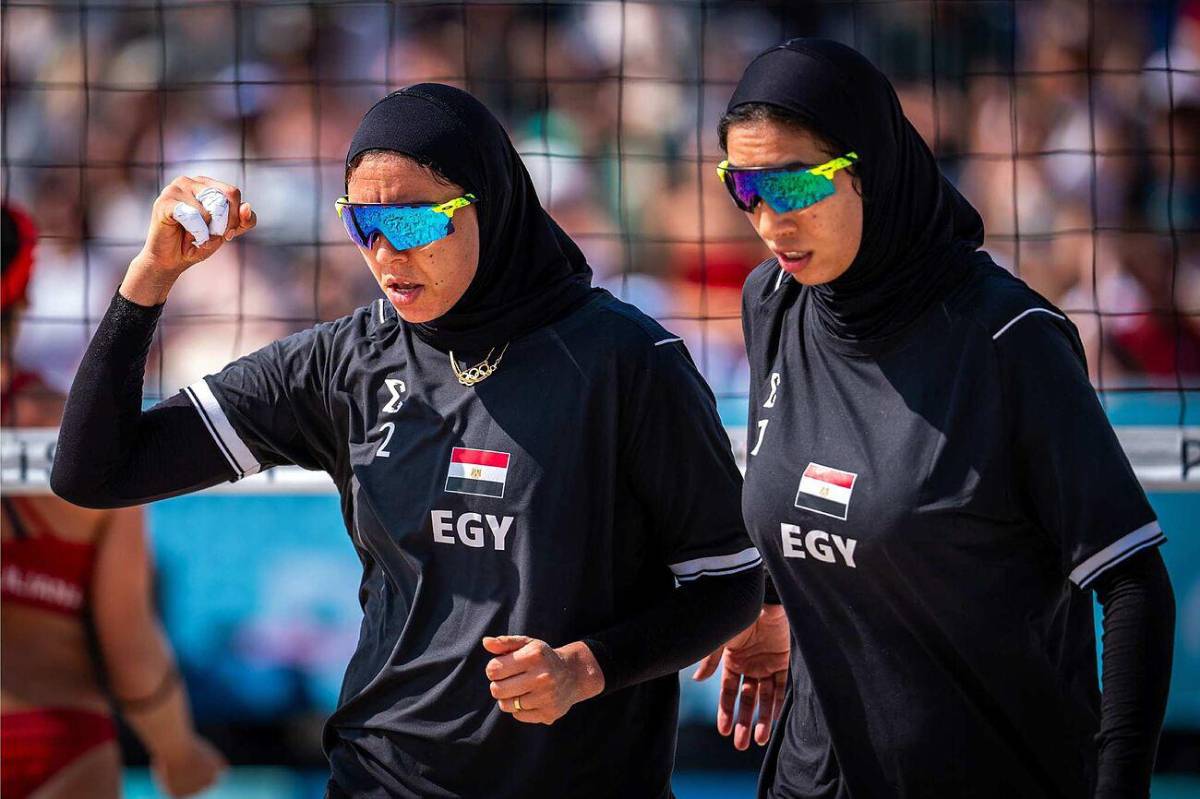 El llamativo contraste de la vestimenta en el voleibol de playa en los Juegos Olímpicos París 2024