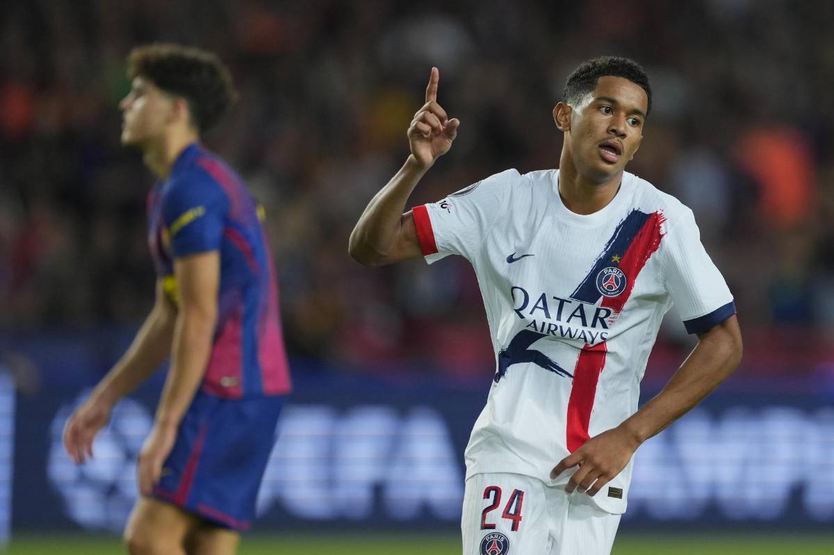 La decisión del VAR que indigna al Barcelona, la roja que fue perdona por el árbitro y Yamal desaparecido tras el Balón de Oro