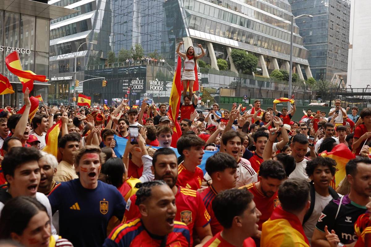 Camerinos al descubierto antes de la final, marea roja de España y Honduras sorprende