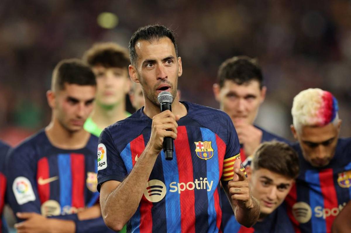 Barcelona celebra el título de campeón de LaLiga: pasillo, “nuevo” mediocampista y Busquets lideró la fiesta