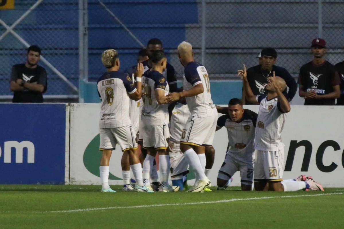 Frustración en Motagua al ser superado por Olimpia en la tabla de posiciones, Primitivo disfrutó volver al Nacional ¿Y la novia de Auzmendi?