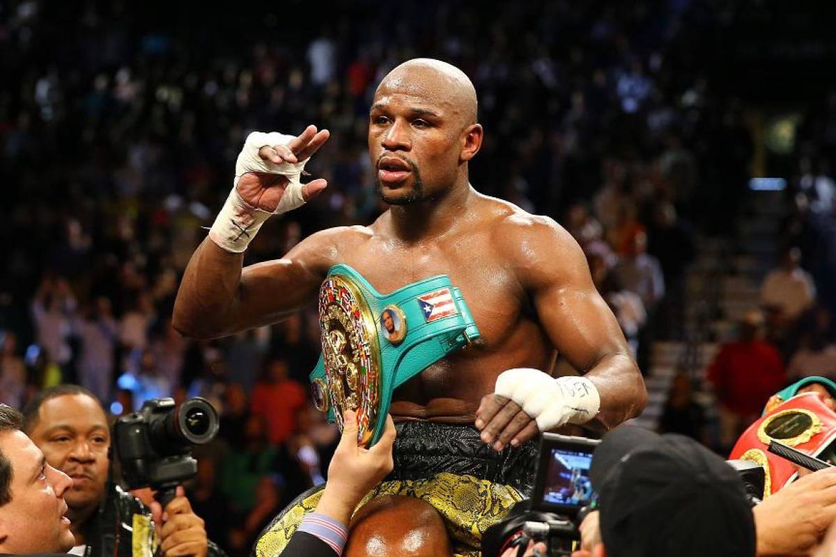 Afirman que Floyd Mayweather ha despilfarrado ya toda su fortuna: “Está en bancarrota y se gastó el dinero en chicas”