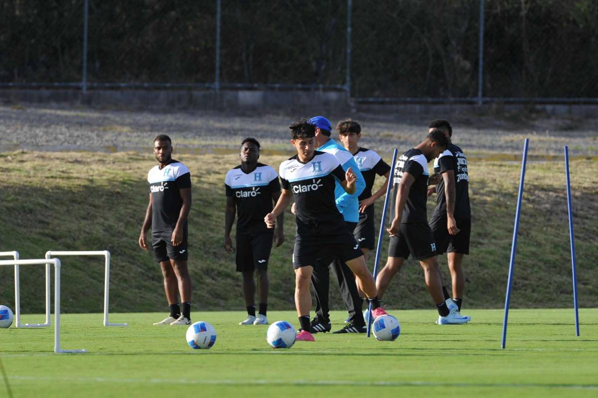 Mathías Vázquez se estrenó en la Selección de Honduras y Rueda se llevó una sorpresa en el entrenamiento