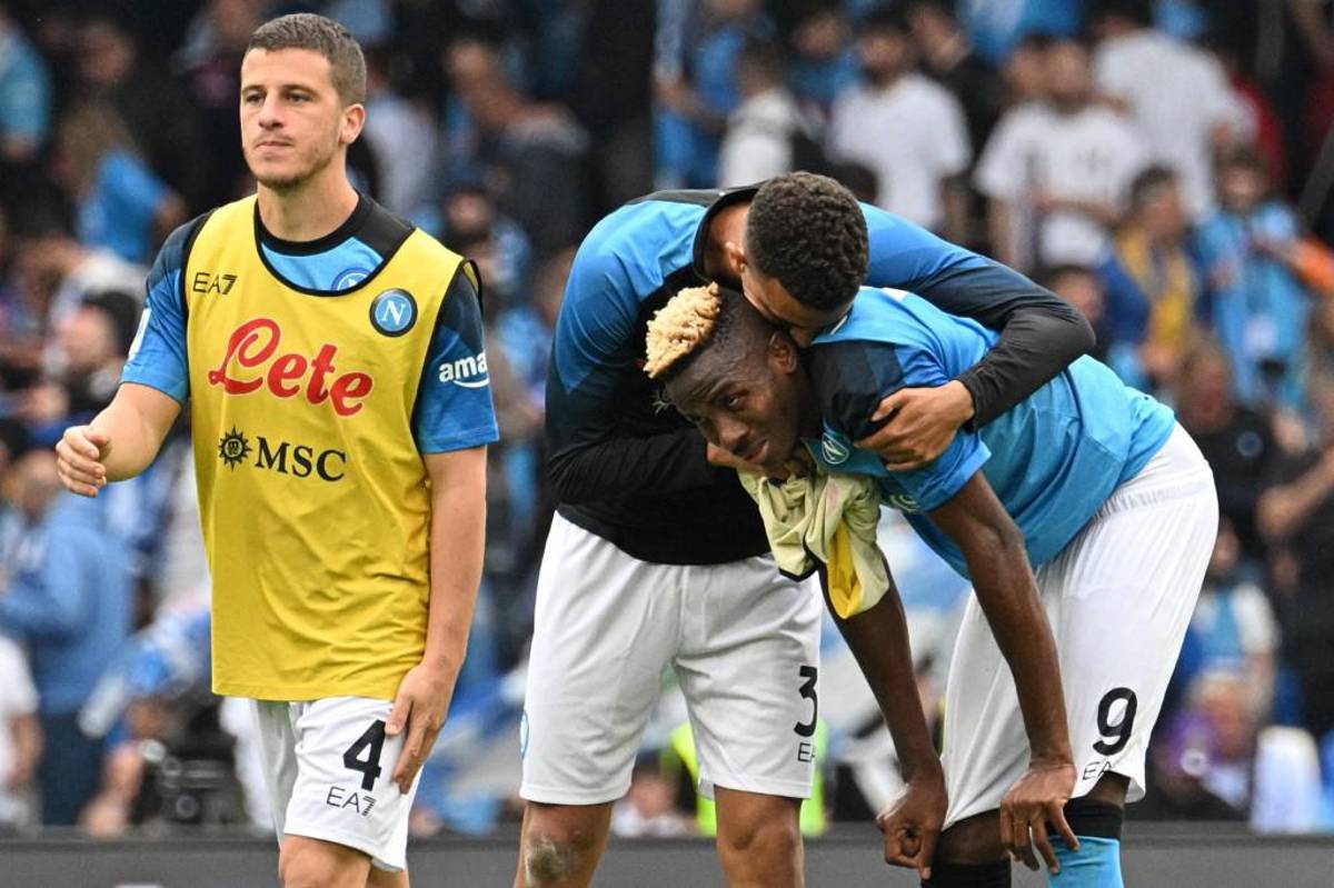 Se quedaron con la fiesta hecha: las duras fotos del día que Napoli falló en coronarse campeón de Italia; Osimhen llorando