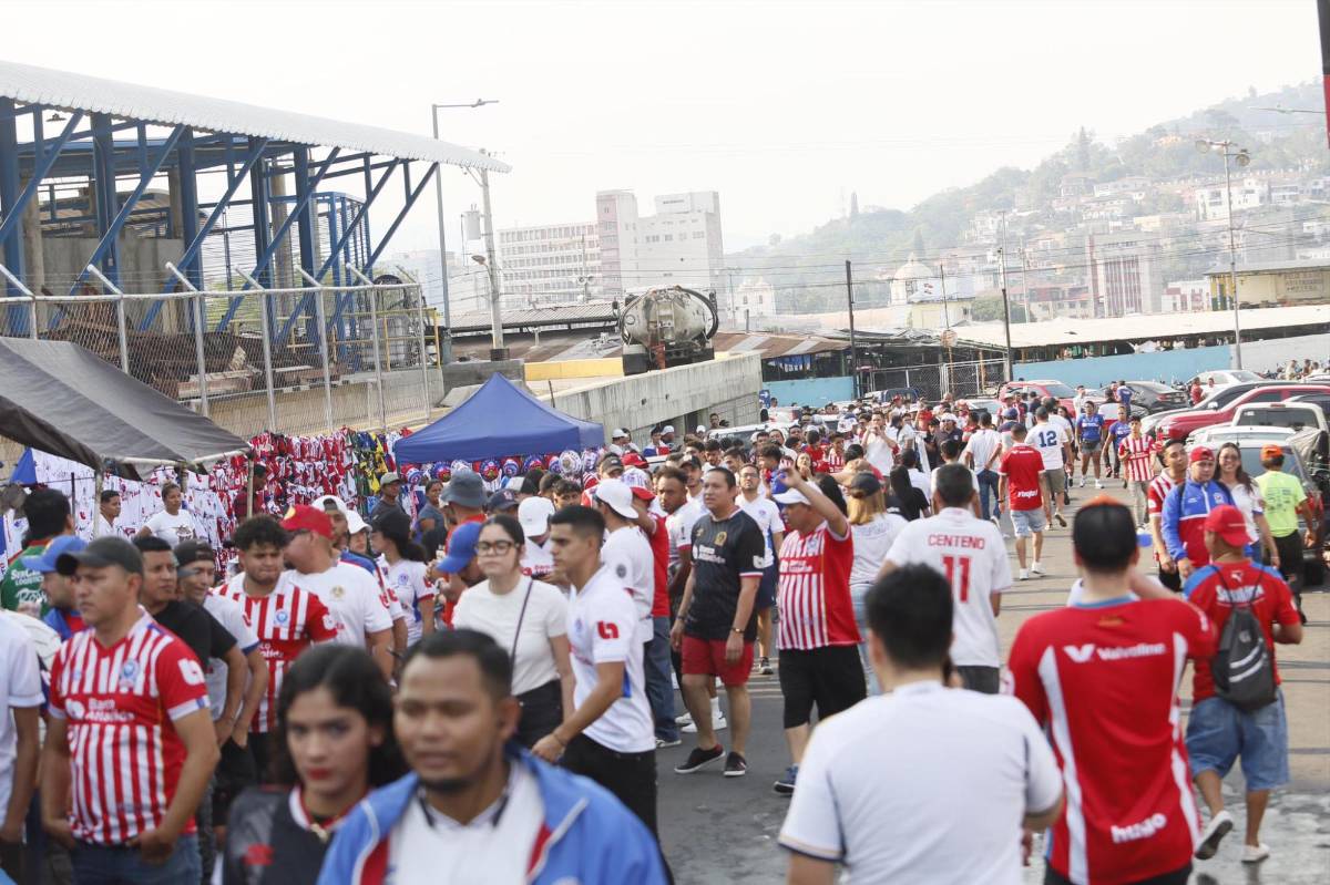 Los locos que se colaron a ver la final en el Nacional, el tremendo llenazo de Olimpia y tristeza de Marathón; invitado especial