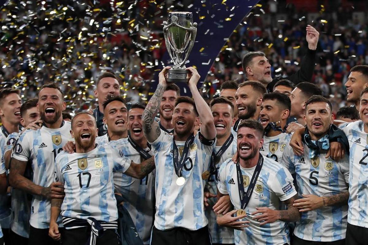 Messi sufre terrible codazo y Chiellini no lo podía agarrar; así festejó Argentina tras golear a Italia y ganar la Finalissima