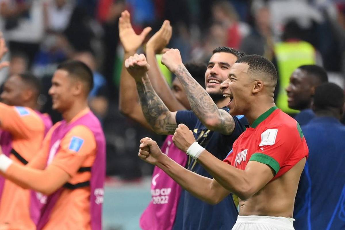 El tremendo gesto de Mbappé, Hakimi y Ziyech destrozados; el que fue sacado del estadio y el festejo del presidente de Francia