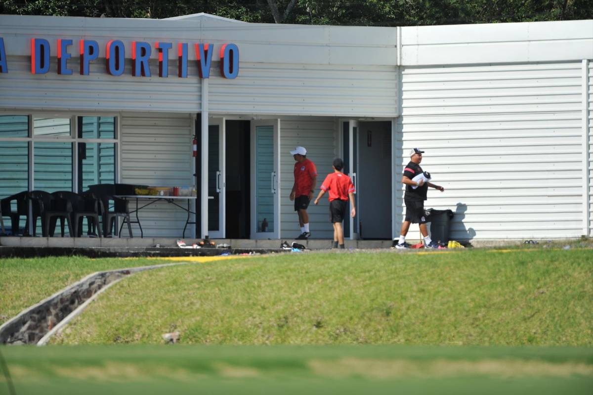 Patón Mejía llegó a despedirse: Así fue el entrenamiento del Olimpia sin una de sus figuras, ¿Qué hizo Troglio?