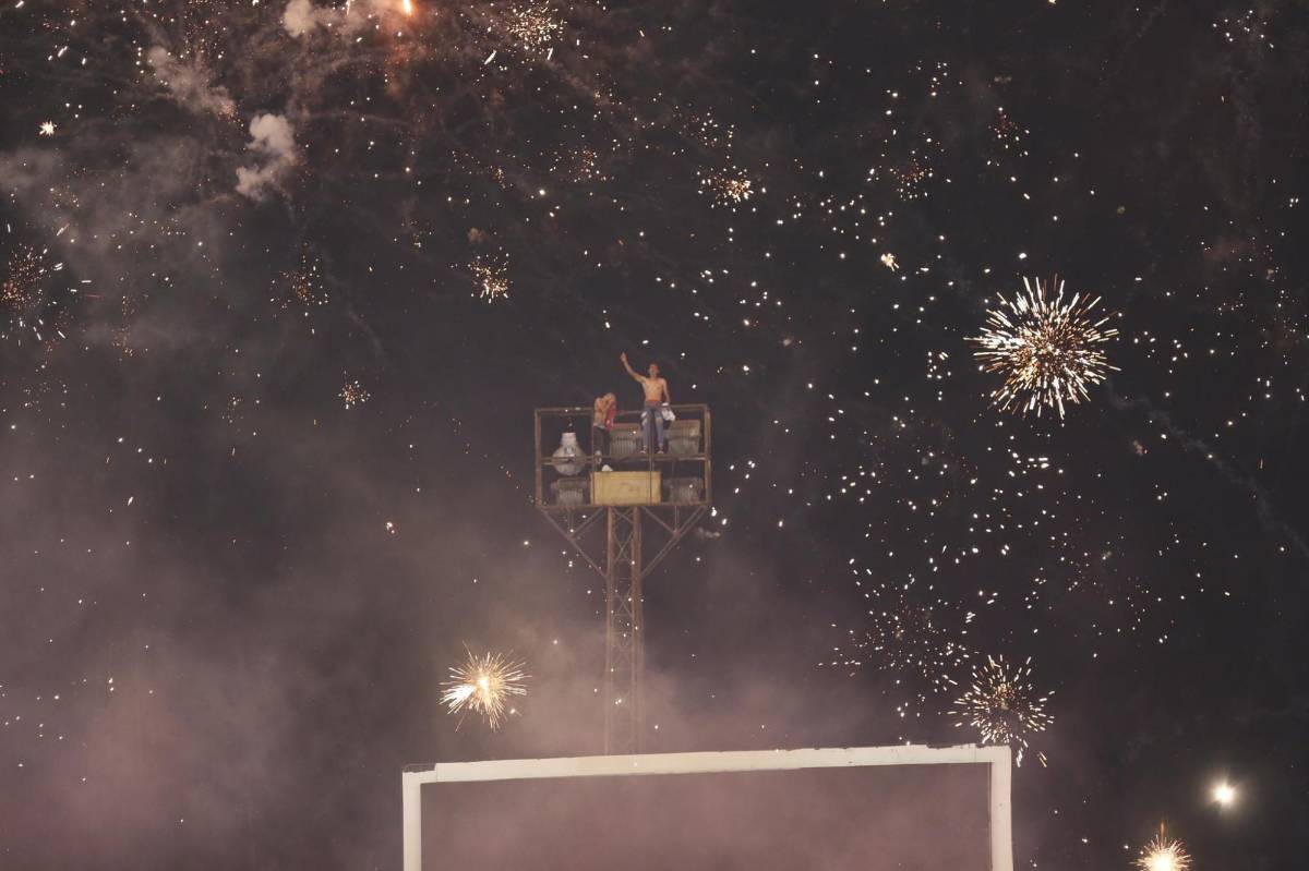 Los locos que se colaron a ver la final en el Nacional, el tremendo llenazo de Olimpia y tristeza de Marathón; invitado especial