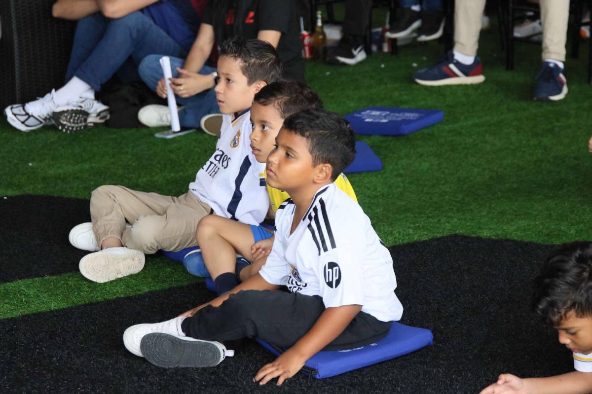 Caras largas, burlas, celebraciones y un “ahorcado”... ¡así se vivió el clásico Real Madrid vs Barcelona en el estadio virtual de DIEZ!