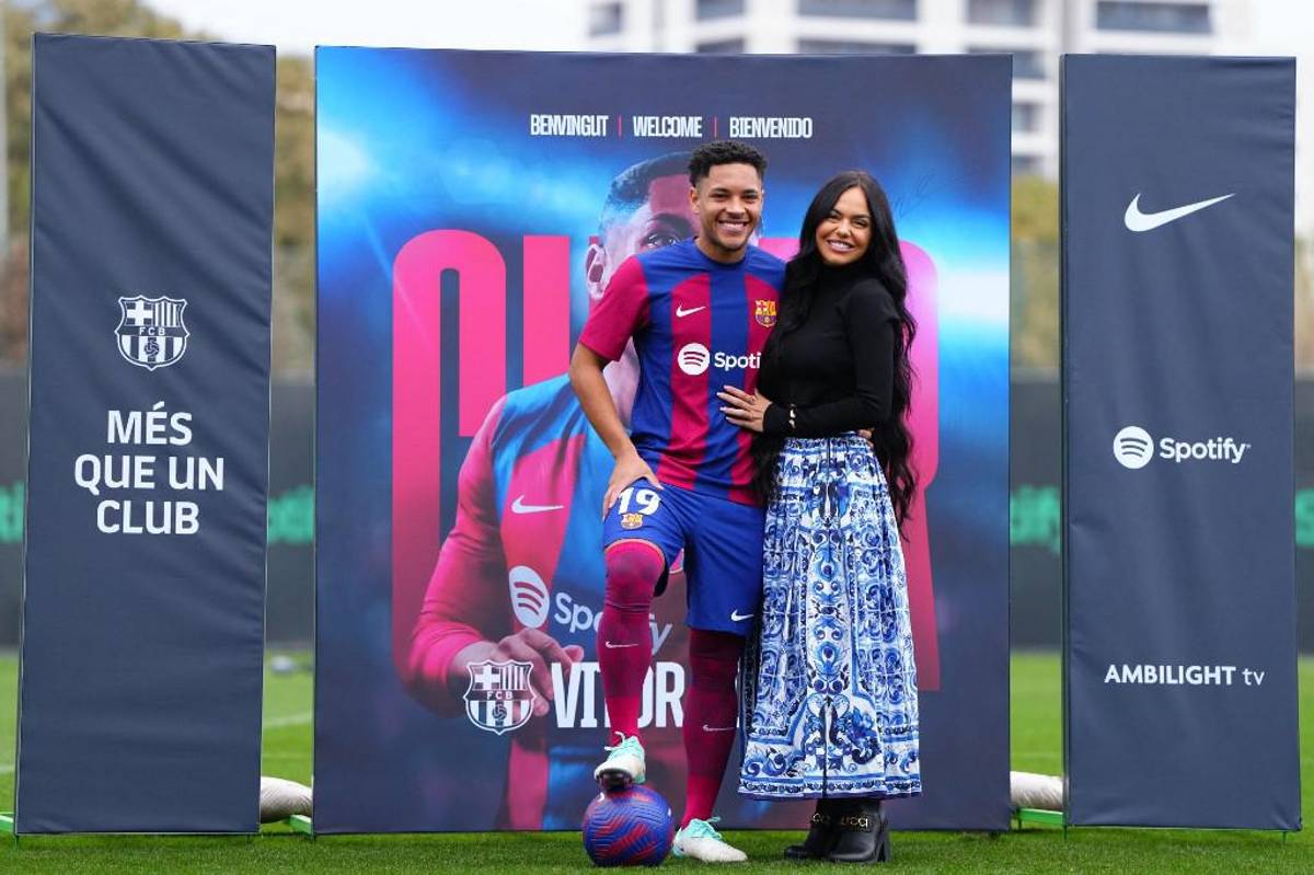 Así fue la presentación oficial de Vitor Roque con el Barcelona tras su debut: el gran ausente y quiénes lo acompañaron