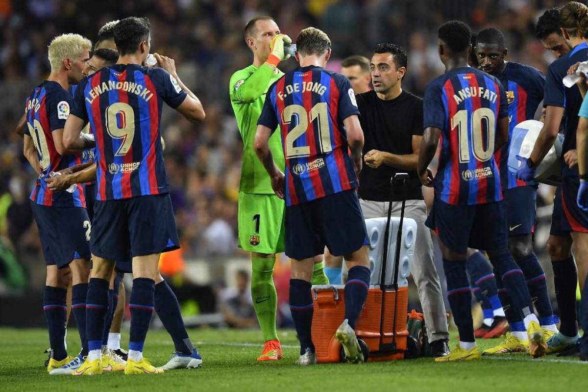 El gesto de Lewandowski tras terminar el partido y codazo de Busquets a Falcao; así fue el penal que pidió todo el Barcelona