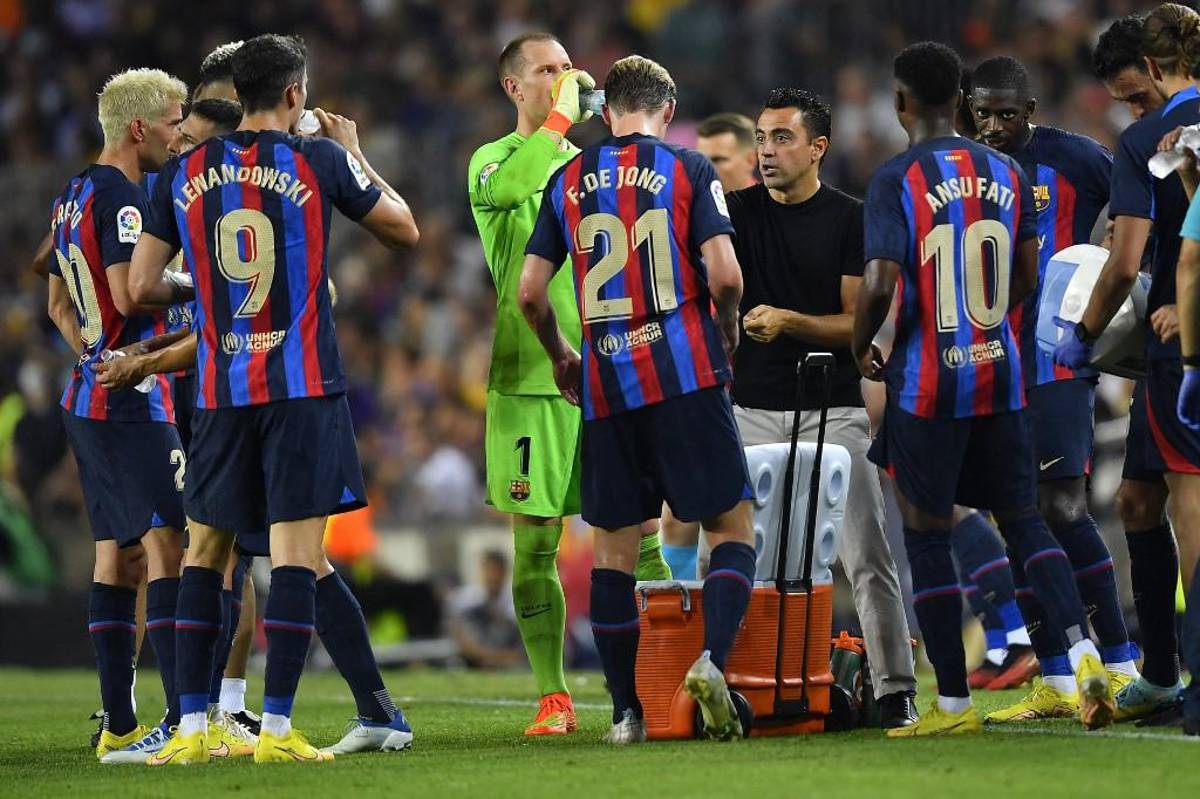 El gesto de Lewandowski tras terminar el partido y codazo de Busquets a Falcao; así fue el penal que pidió todo el Barcelona