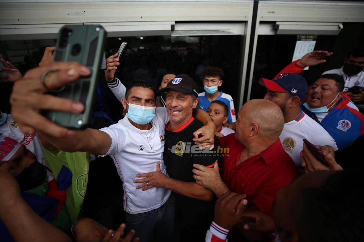 La llegada triunfal del campeón Olimpia a Honduras: La locura del ‘Patón’, el recibimiento a Bengtson y ¿quién bajó la copa?