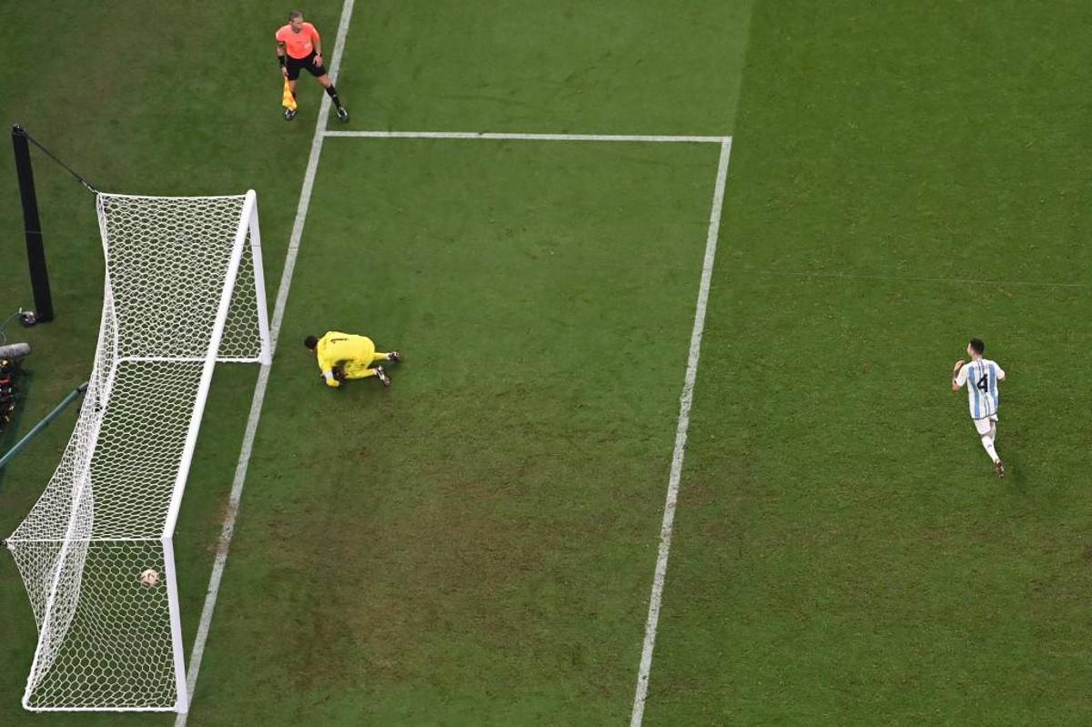 ¿Qué significa la capa que le colocó el Emir de Qatar a Messi? El polémico festejo del Dibu y un Mbappé destrozado por Argentina