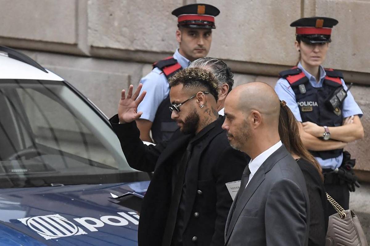 Así fue captado Neymar en Barcelona para aclarar el escándalo que sacude su carrera a pocos días del Mundial de Qatar