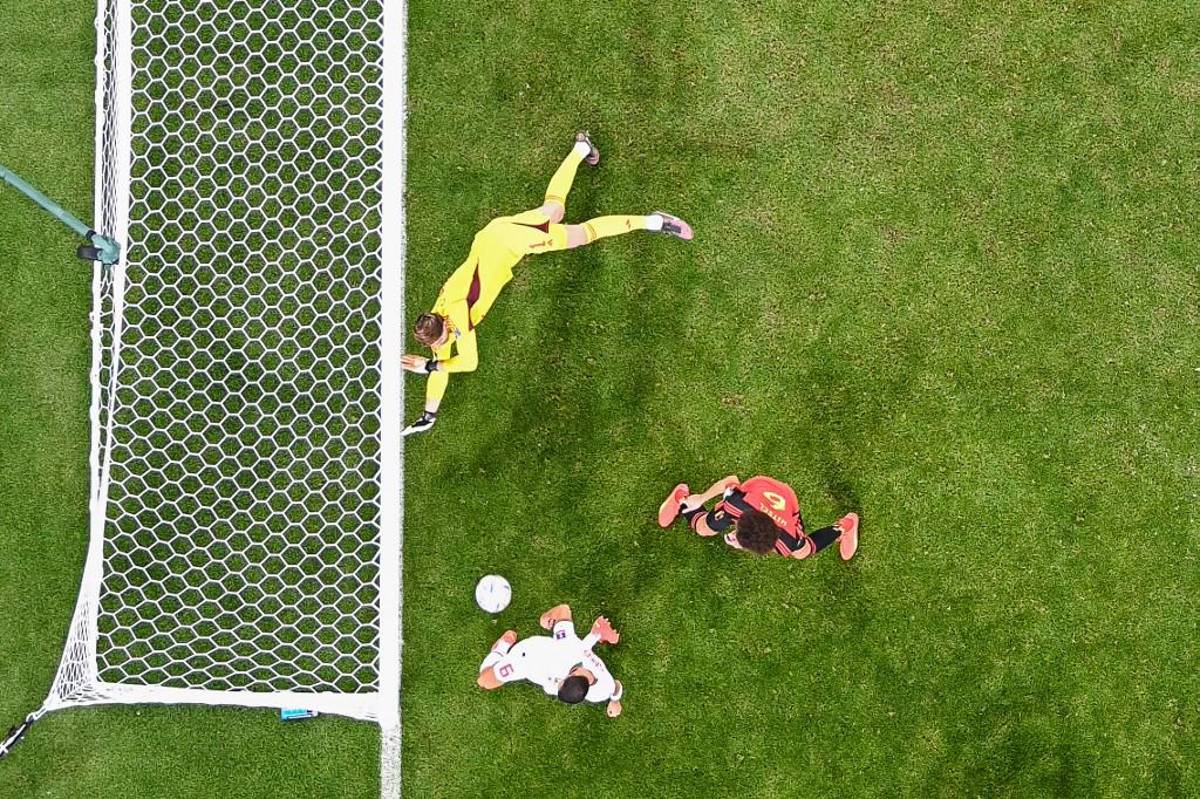 Cantó el himno, pero no jugó el partido; el desconocido Courtois y el beso a Hakimi en la victoria de Marruecos en Qatar 2022