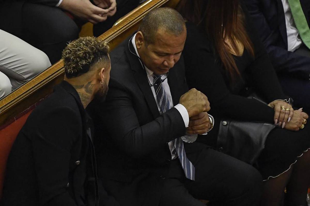 Así fue captado Neymar en Barcelona para aclarar el escándalo que sacude su carrera a pocos días del Mundial de Qatar