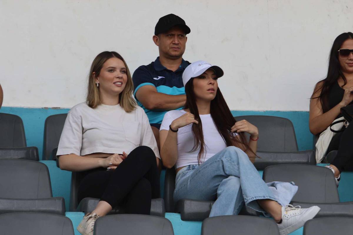 Motagua fue recibido a lo grande, la Copa estuvo a disposición de los aficionados y las novias no se pierden el show ¿Qué tomó Agustín Auzmendi?