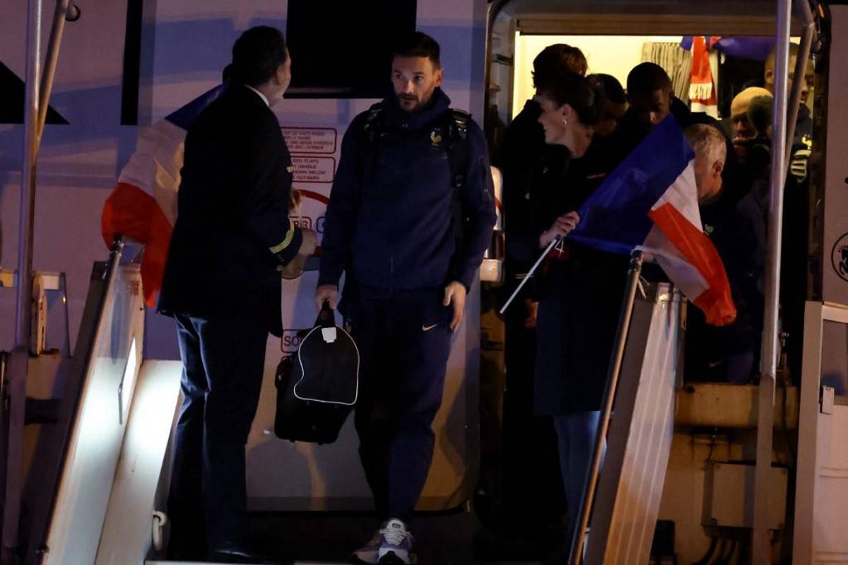 ¿Cómo los recibieron? Así regresó la selección de Francia a París después de perder la final del Mundial contra Argentina