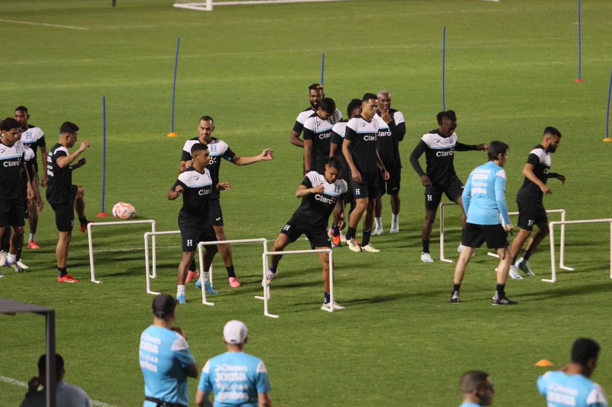 Honduras entrena en Tegucigalpa y viajará sin cuatro legionarios ¿Cuántos millones es la inversión en los vuelos chárter?