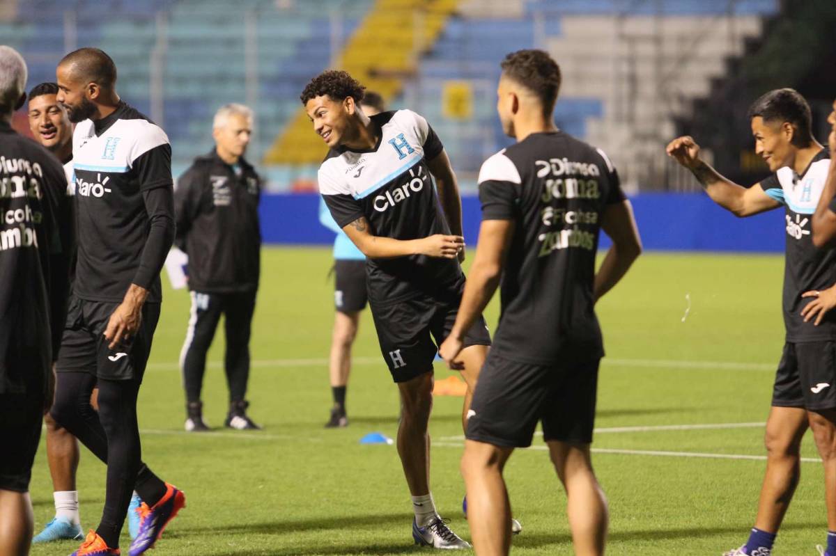 Honduras entrena en Tegucigalpa y viajará sin cuatro legionarios ¿Cuántos millones es la inversión en los vuelos chárter?