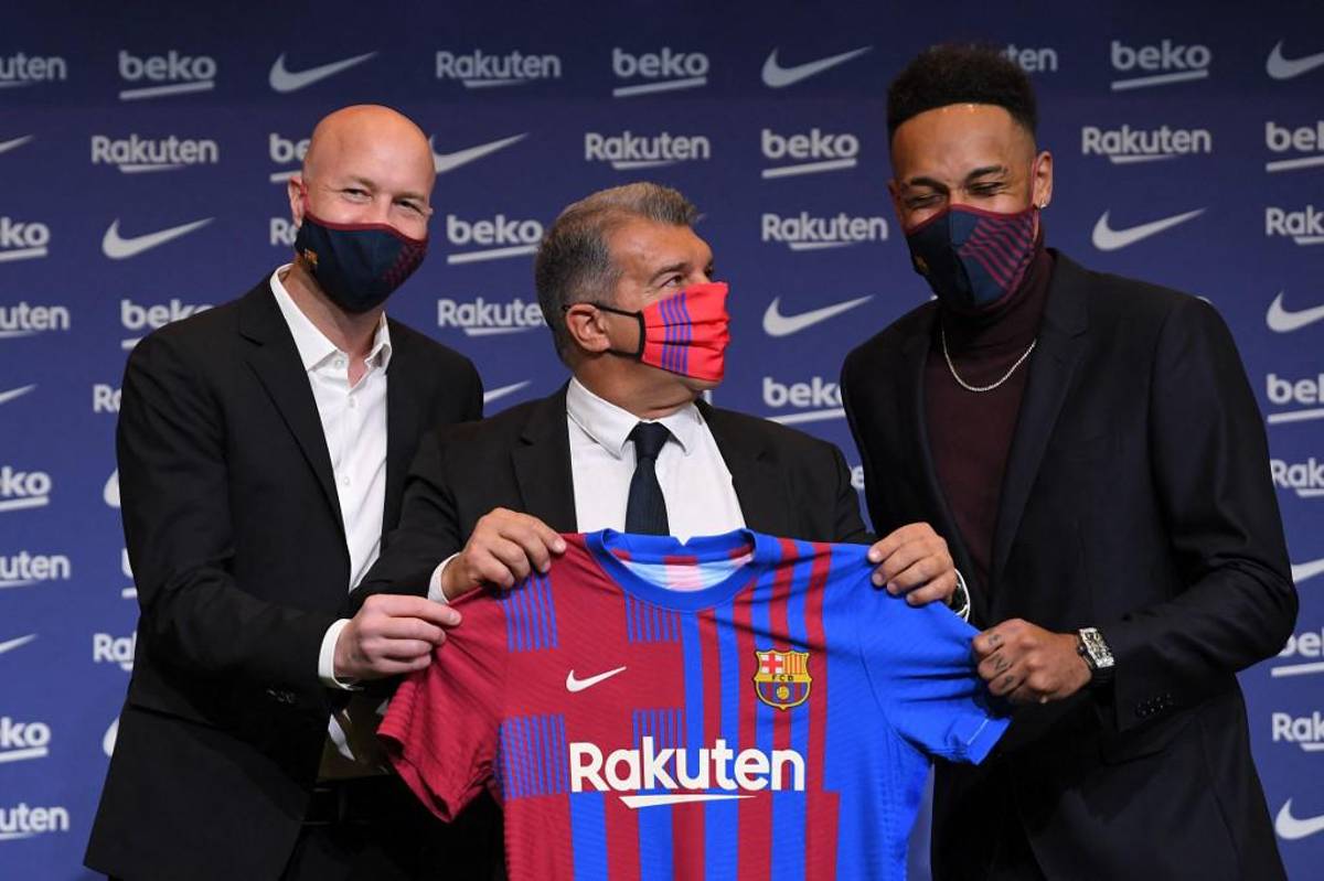 Así fue la presentación de Aubameyang con el Barcelona: se convierte en socio, su dorsal y cómo quiere que lo llamen