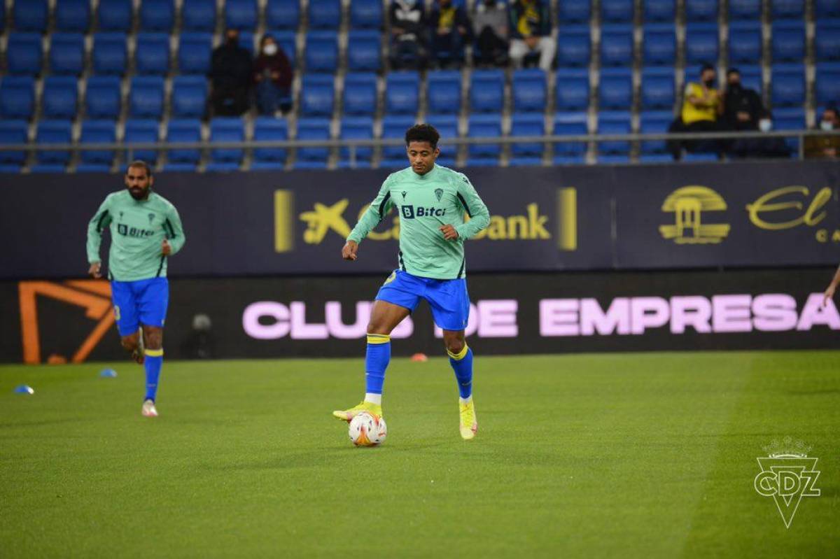 En un cierre drámatico, el Cádiz deja escapar la victoria ante Espayol en el 90+6’ en el regreso del Choco Lozano