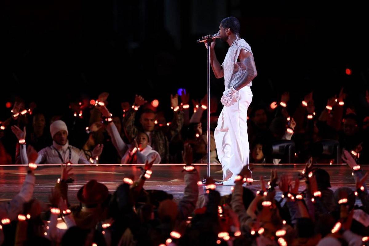 FOTOS: Usher y su espectacular ‘half-time show’ en el Super Bowl; los invitados estrellas y el regalo especial