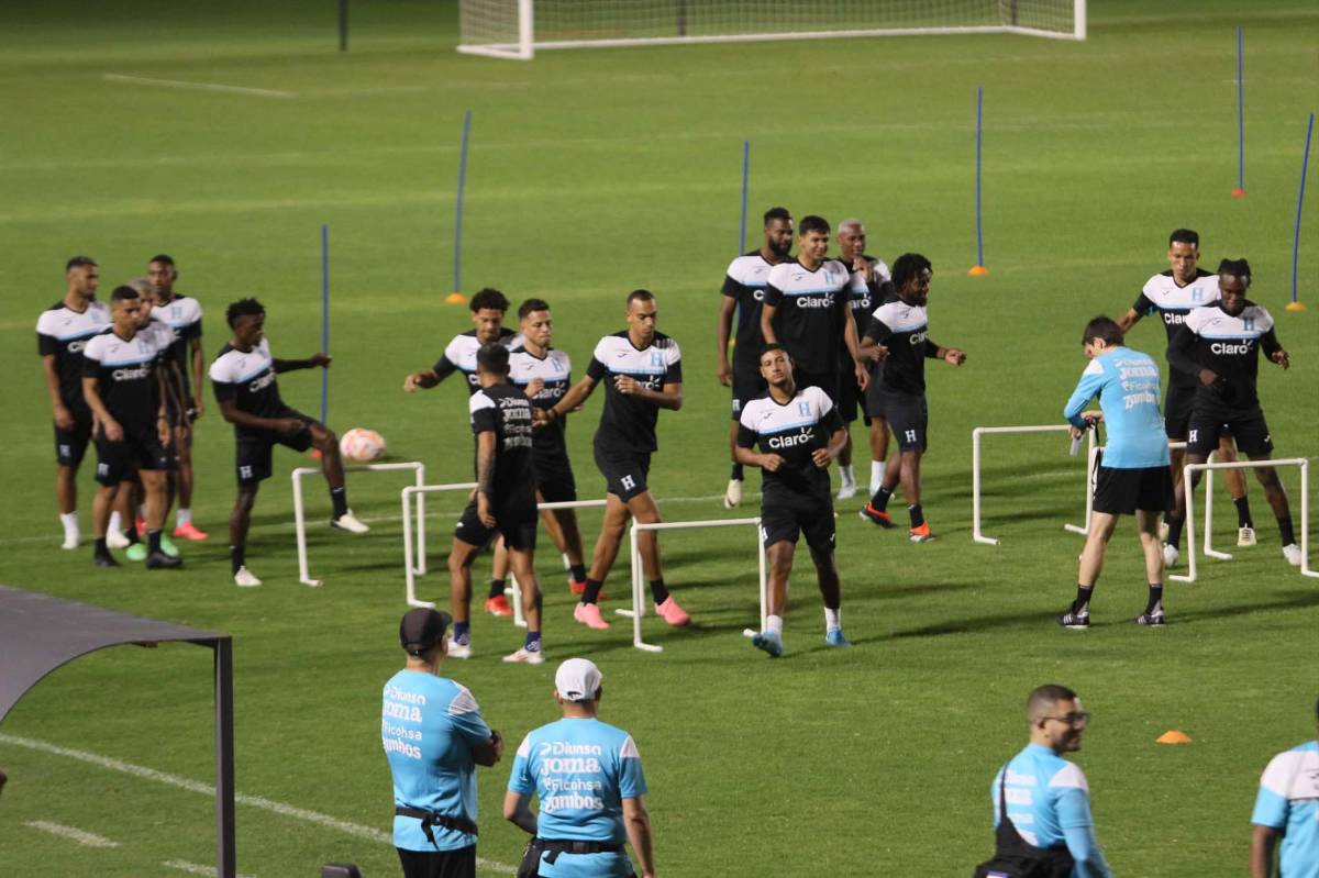 Honduras entrena en Tegucigalpa y viajará sin cuatro legionarios ¿Cuántos millones es la inversión en los vuelos chárter?