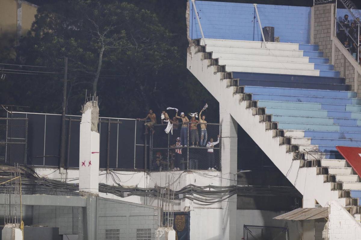 Los locos que se colaron a ver la final en el Nacional, el tremendo llenazo de Olimpia y tristeza de Marathón; invitado especial