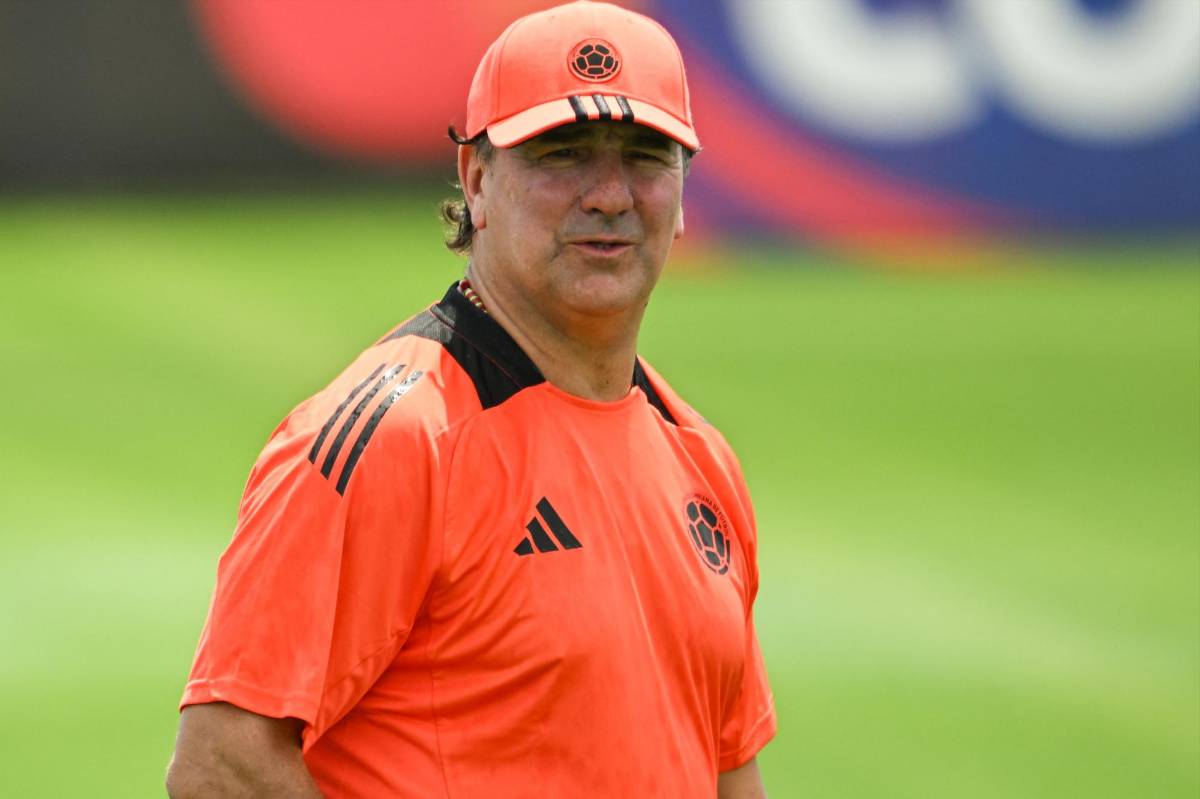 Copa América 2024: ¿Por qué Néstor Lorenzo, entrenador de Colombia, utiliza la misma camisa en todos los partidos?