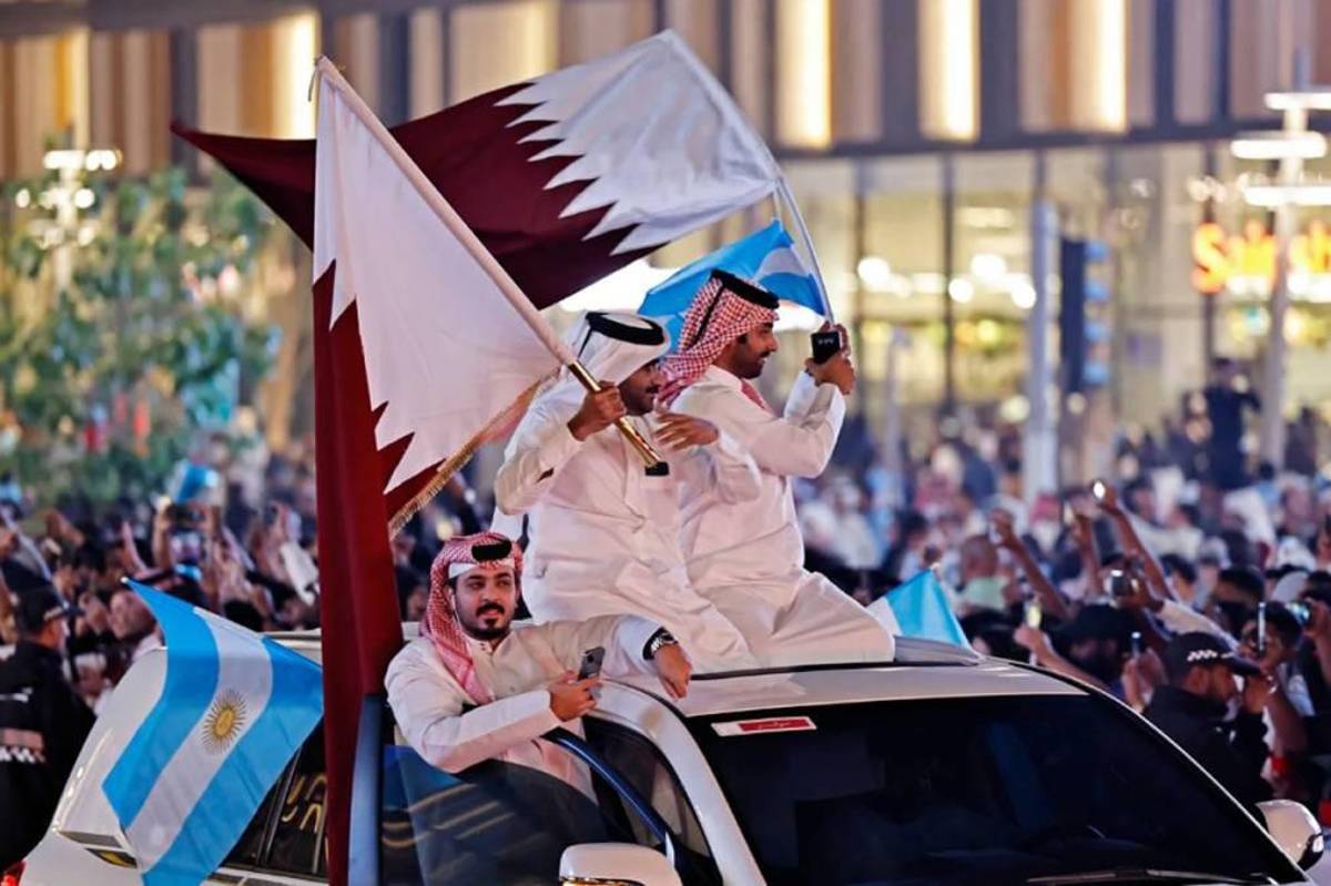 Camellos, alcohol y jeques: La exuberante caravana de la selección de Argentina en las calles de Doha