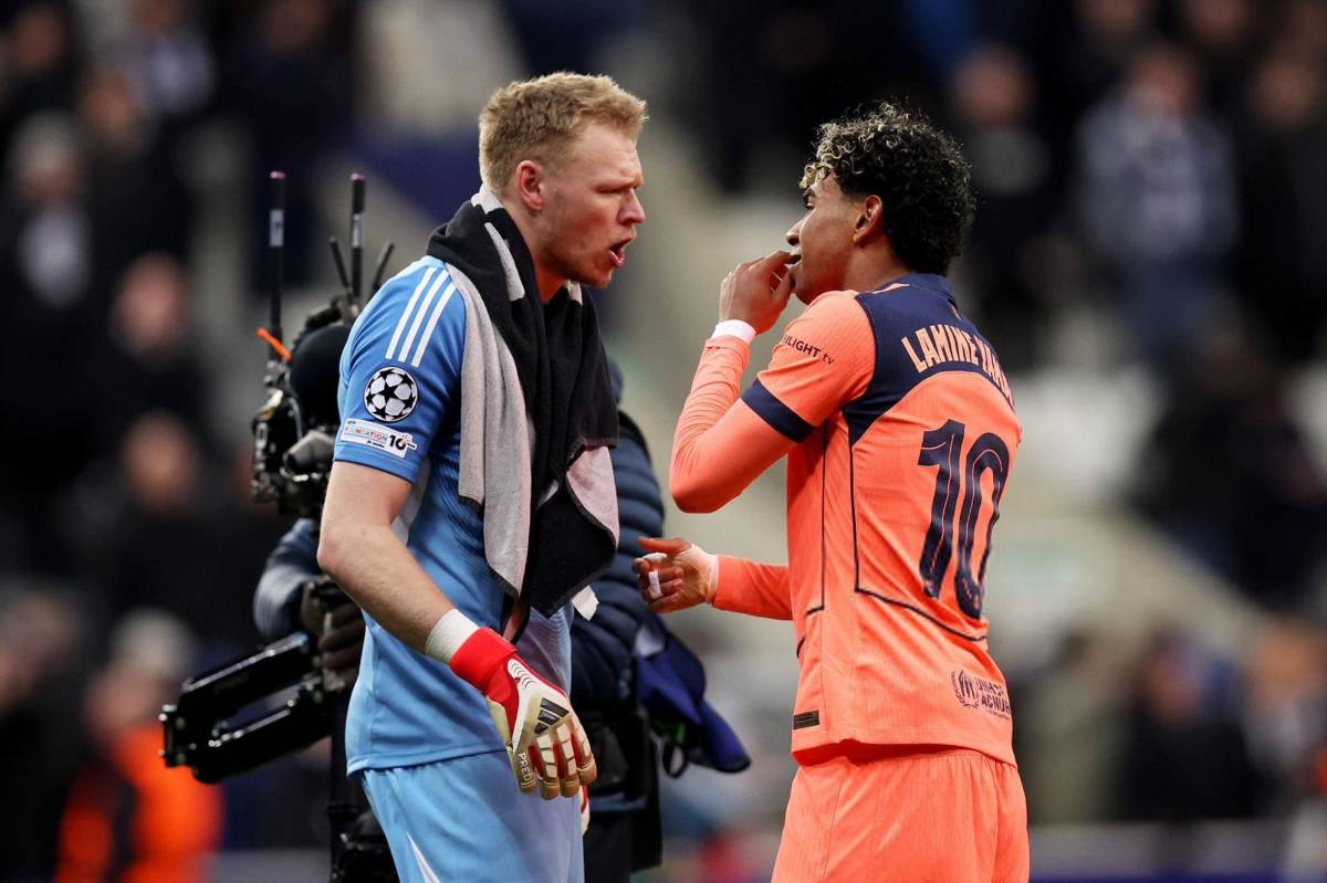 El penal milagroso del Barcelona y futbolista se rompe; lo sacaron del partido tras recibir tres goles en 15 minutos