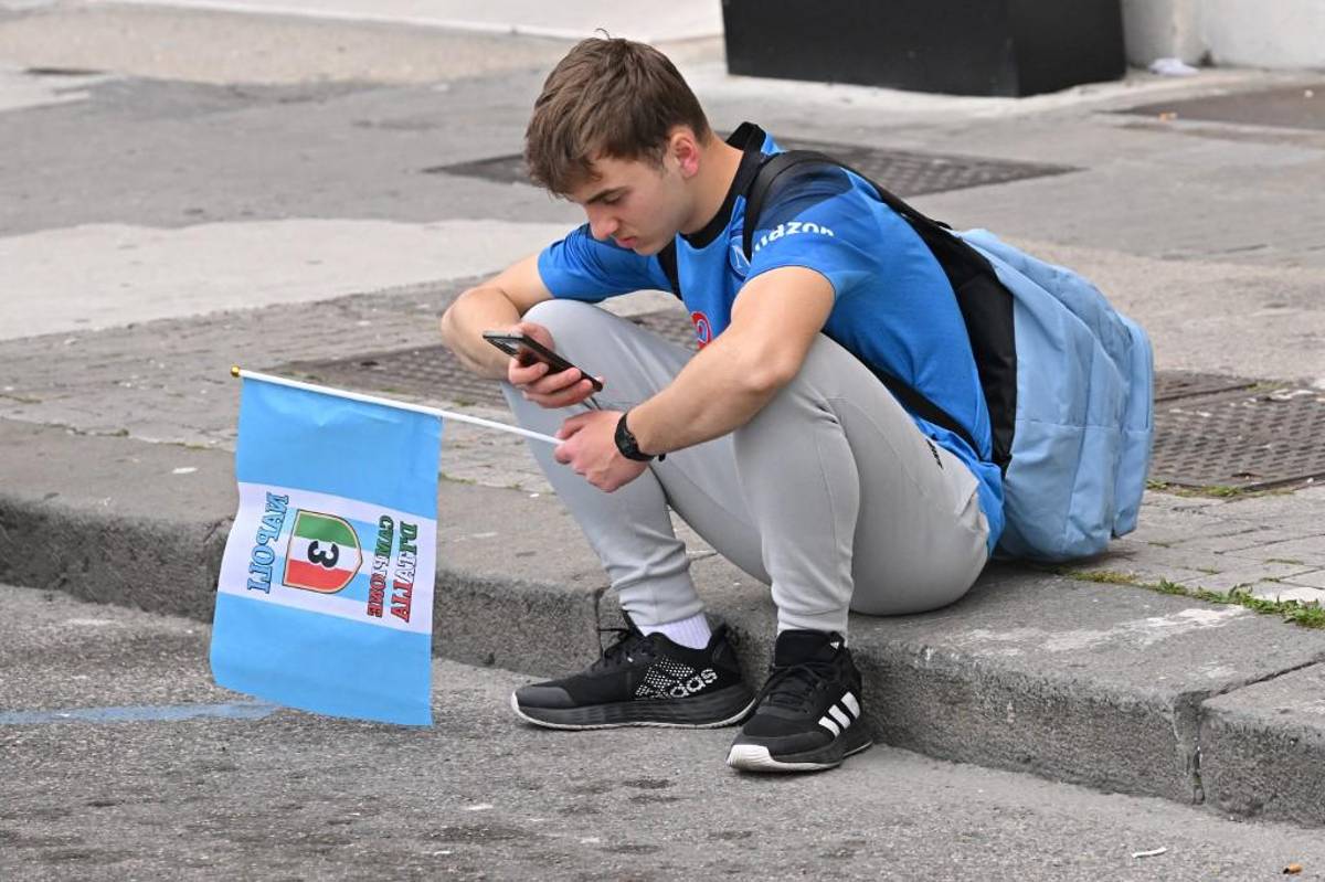Se quedaron con la fiesta hecha: las duras fotos del día que Napoli falló en coronarse campeón de Italia; Osimhen llorando