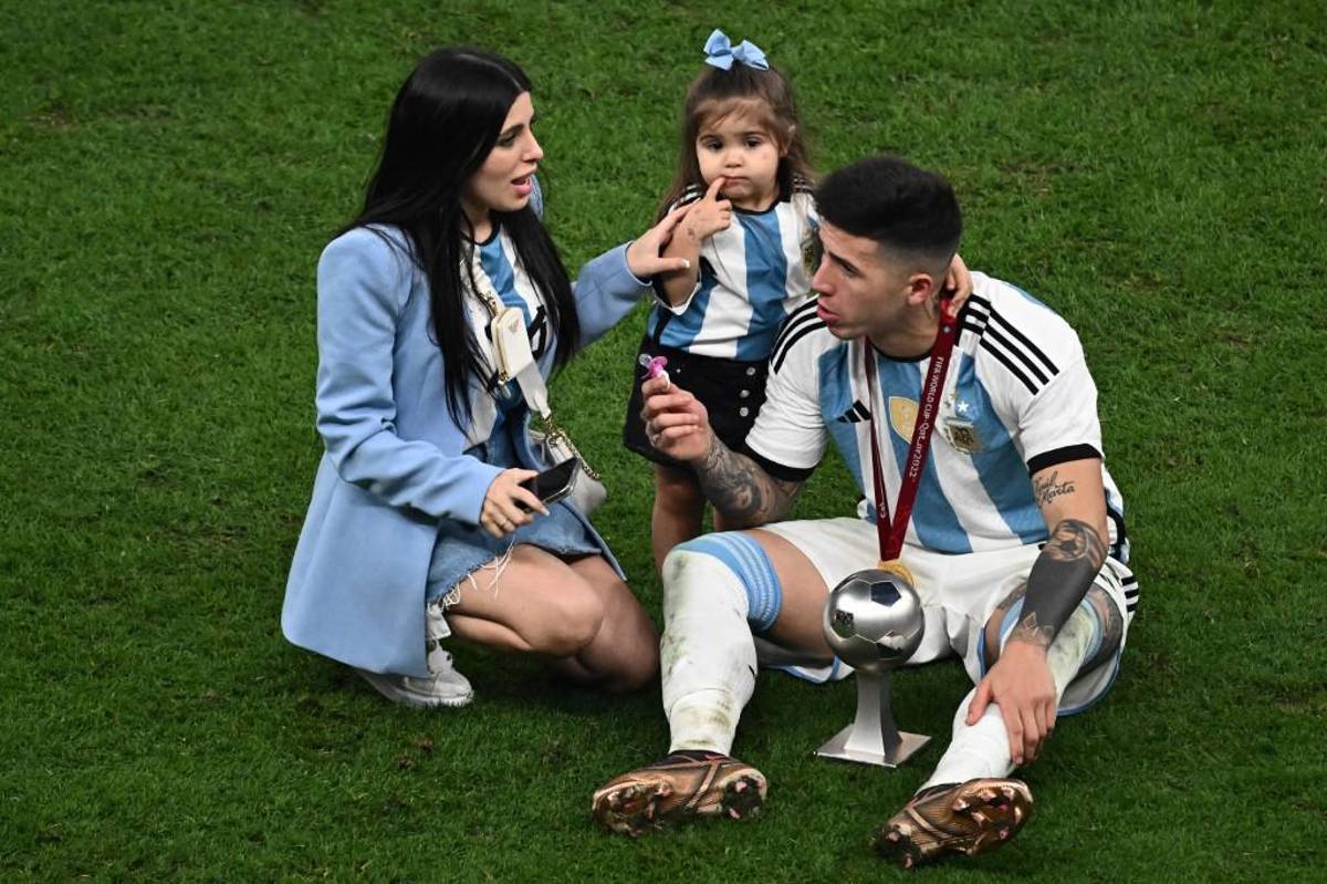 ¿Qué significa la capa que le colocó el Emir de Qatar a Messi? El polémico festejo del Dibu y un Mbappé destrozado por Argentina