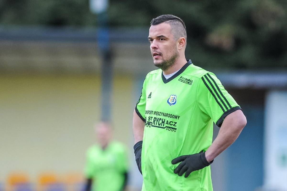 Era mejor que Lewandowski, el Chelsea de Mourinho le ofreció contrato, pero terminó borracho en las calles de Polonia