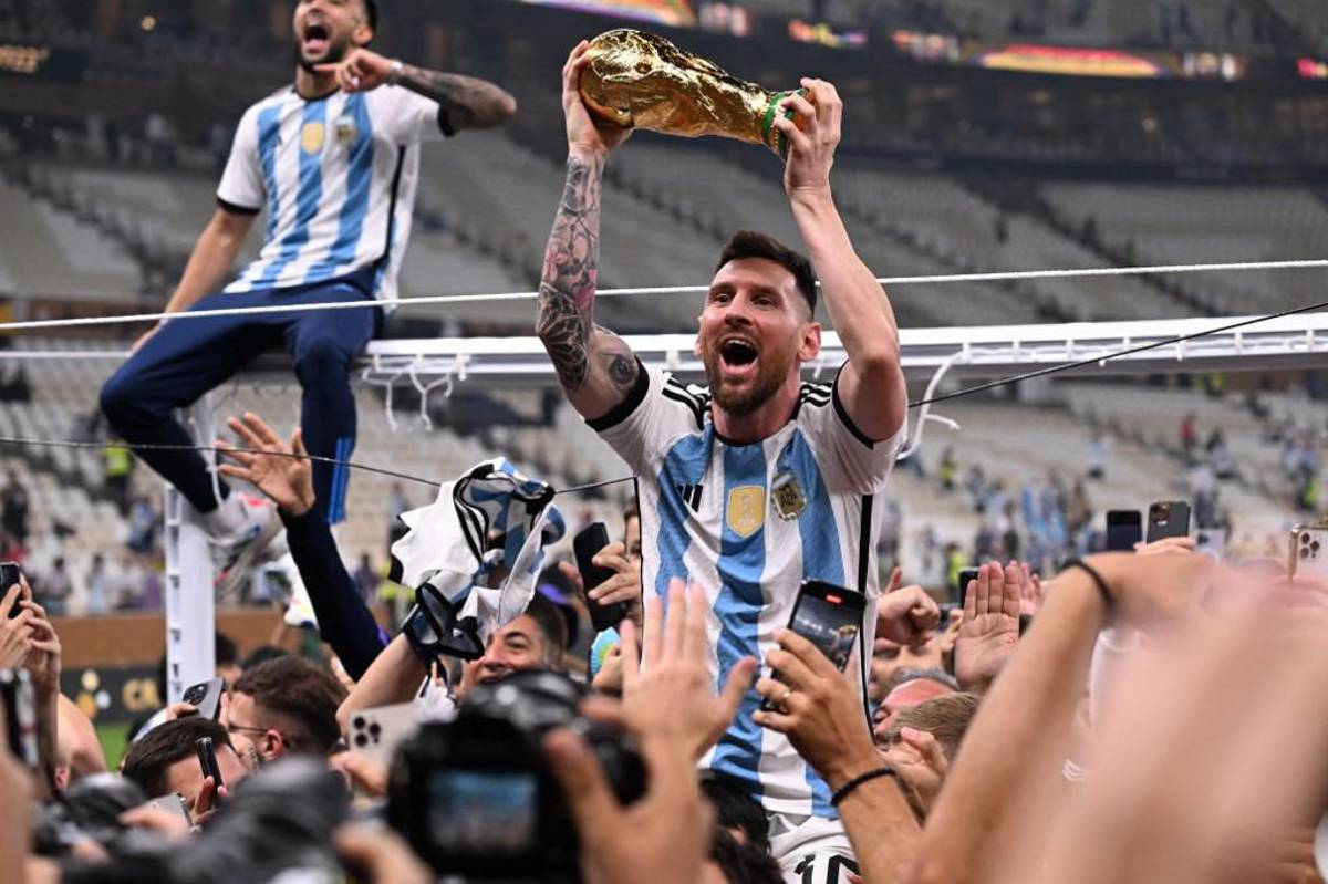 Messi es exaltado: festejo por los aires, Antonella rompe en llanto, hizo recordar a Maradona y el detalle de la camiseta Argentina