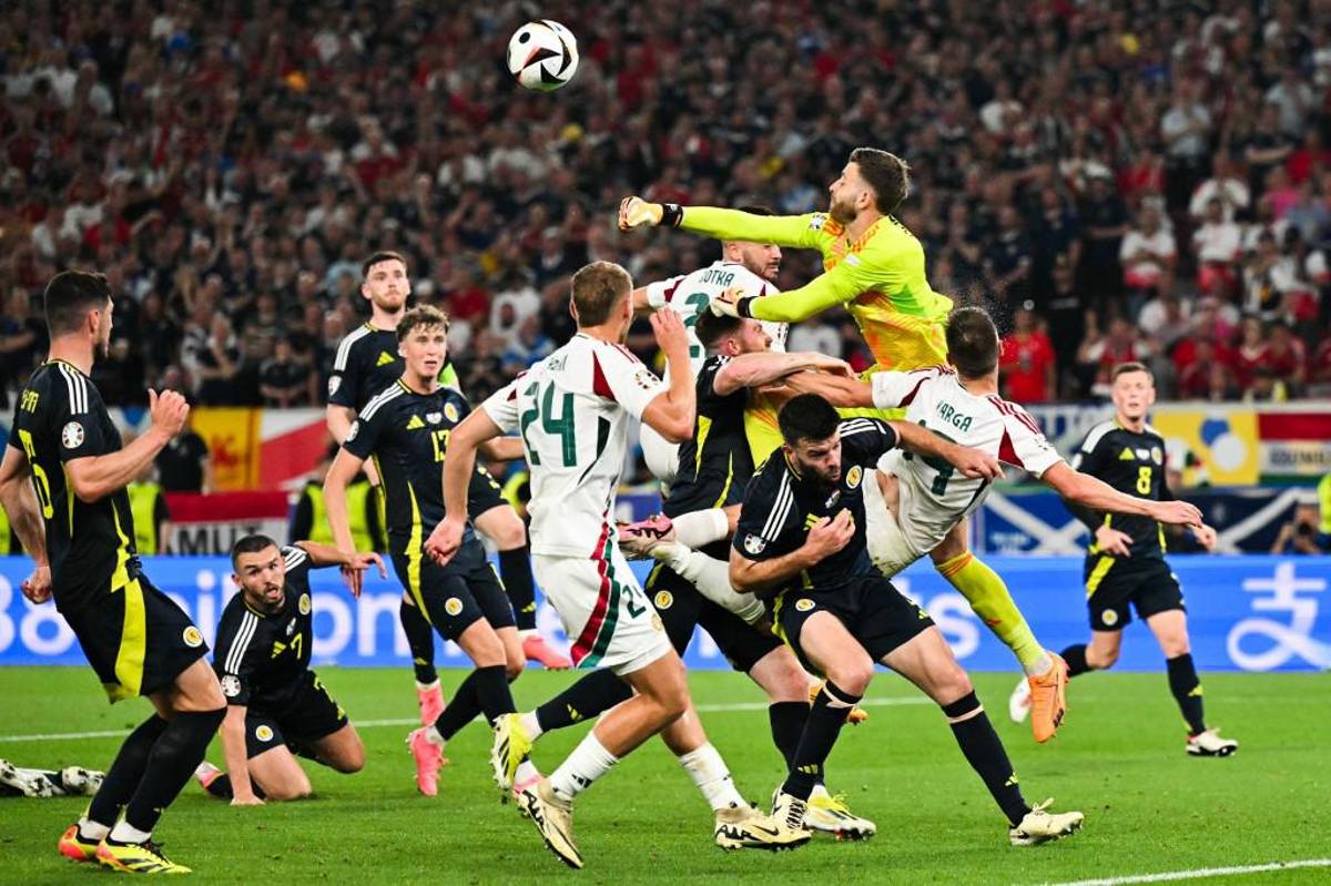 Sensibles imágenes en la Eurocopa 2024: Así quedó jugador de Hungría tras golpe en la cabeza y la lesión que sufre