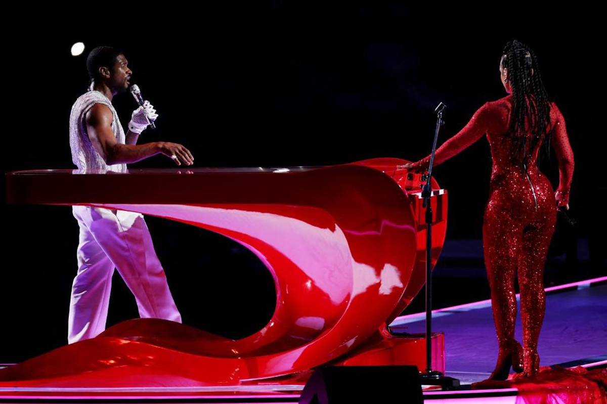 FOTOS: Usher y su espectacular ‘half-time show’ en el Super Bowl; los invitados estrellas y el regalo especial