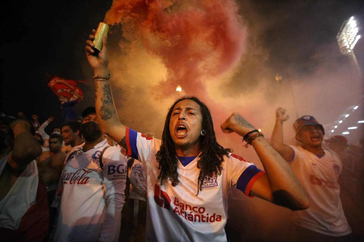 ¡Increíble llenazo! Aglomeración de aficionados a las afueras del estadio Nacional es una locura previo al Olimpia-Municipal